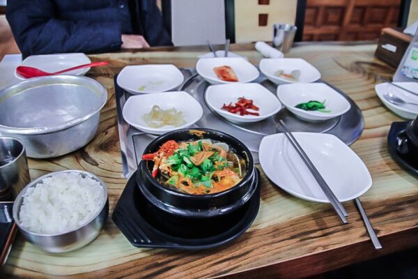 Eomeongdut Baegi (Mom's Earthenware Pot)(어멍뚝배기) - Image 2