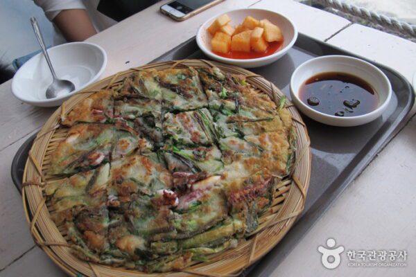 黑色母鸡(黑色收容所)(검은여닭(검은여쉼터))