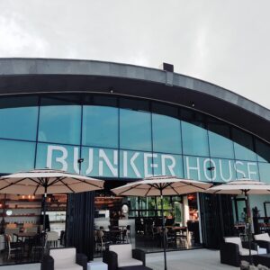 Beongkeu Hauseu (Bunker House)(벙커하우스)