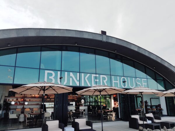 Beongkeu Hauseu (Bunker House)(벙커하우스)