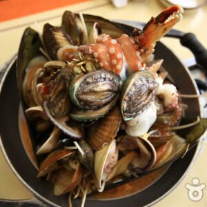 三星血海物汤 (Sānxīng xuè hǎi wù tāng) (三星海鲜汤)(삼성혈해물탕)