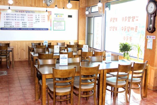 Seongsan Bomjuk Kalguksu (Seongsan Spring Porridge Knife Noodles)(성산봄죽칼국수)