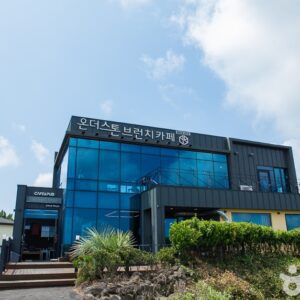 Ondesutonbeurunchikape Jeju Seongsanjeom. (On the Stone Brunch Cafe Jeju Seongsan Branch)(온더스톤브런치카페 제주성산점)