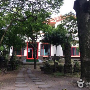 Ongpo Byeoljang Garden (Ongpo Star House Garden)(옹포별장가든)