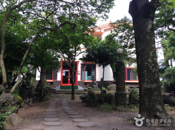 Ongpo Byeoljang Garden (Ongpo Star House Garden)(옹포별장가든)