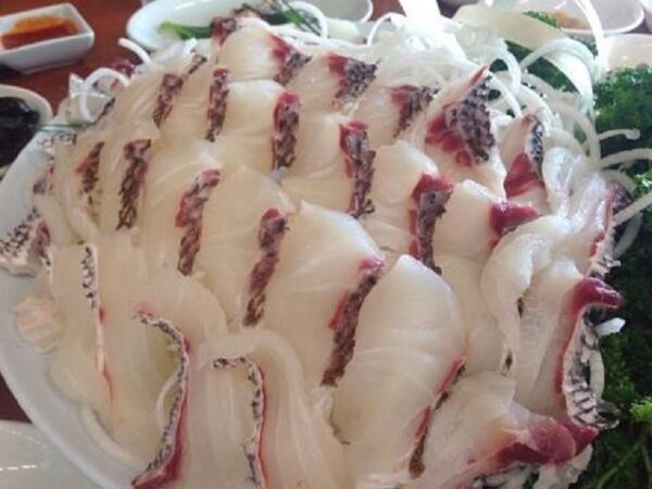 鲜活海鲜店 (Xianhuo hǎixiān diàn)(용출횟집)