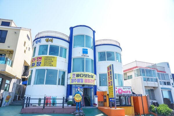 조각가 해물라면 바다보는날 애월해안도로점