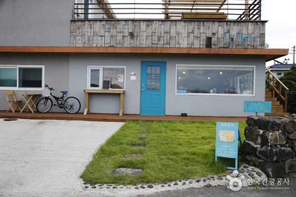 Cafe Dongne (Neighborhood Cafe)(카페동네)