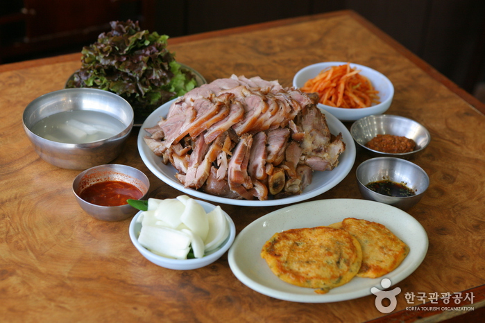 수릿날 설렁탕 할매 족발보쌈